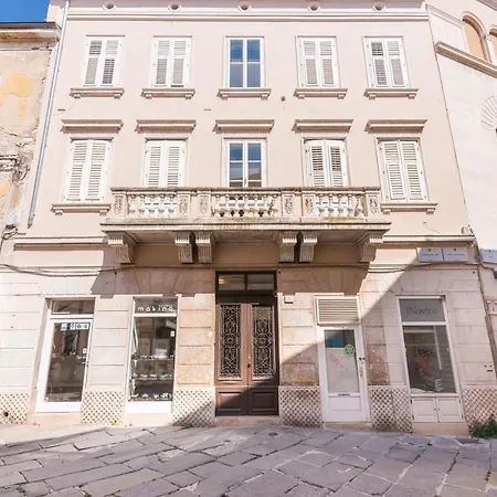 아파트 Diana's Chamber *