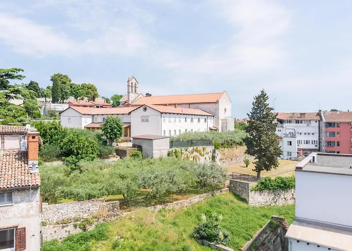 Diana's Chamber Pola